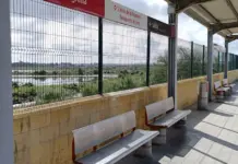 Cercanías Málaga se para tras arrancar una puerta Cercanías Málaga se para tras arrancar una puerta image