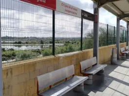 Cercanías Málaga se para tras arrancar una puerta Cercanías Málaga se para tras arrancar una puerta image
