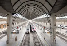Descarrila tren Sevilla y corta una línea de Cercanías Descarrila tren Sevilla y corta una línea de Cercanías image